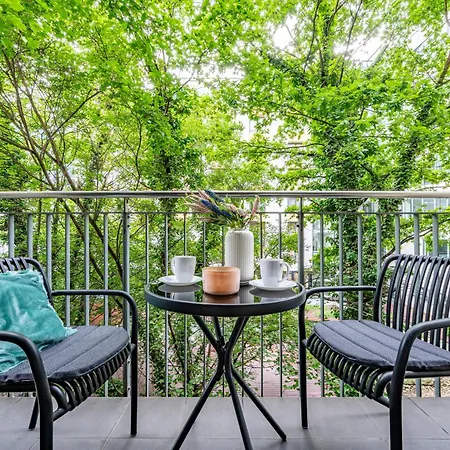 Days - One Bedroom With Balcony And 200mbps Wifi Appartement