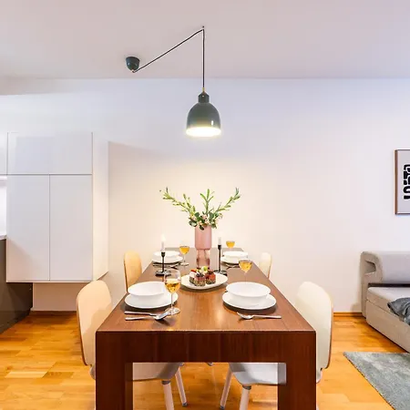 Days - One Bedroom With Balcony And 200mbps Wifi * Prague