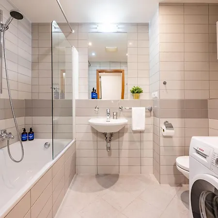شقة Days - One Bedroom With Balcony And 200mbps Wifi *